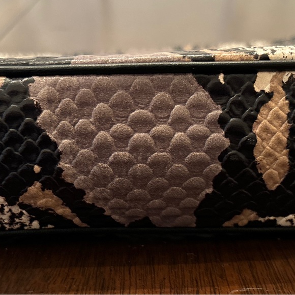 Coach SNAKE EMBOSSED LEATHER clutch/wristlet purse - Picture 8 of 14